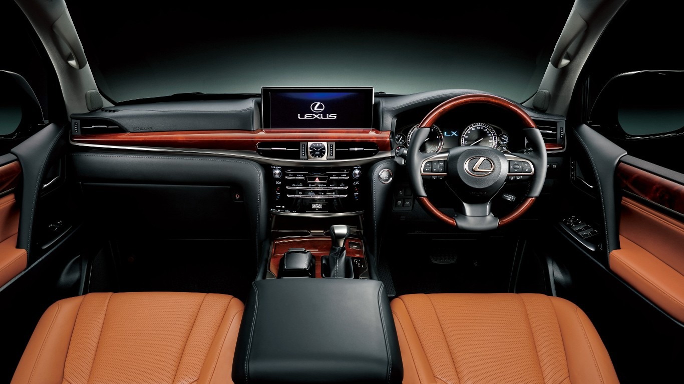 Салон топ модели Lexus LX 570